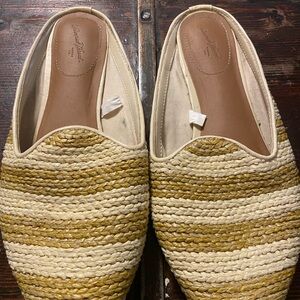 Universal Thread Cream and Tan Mules with Natural Sole